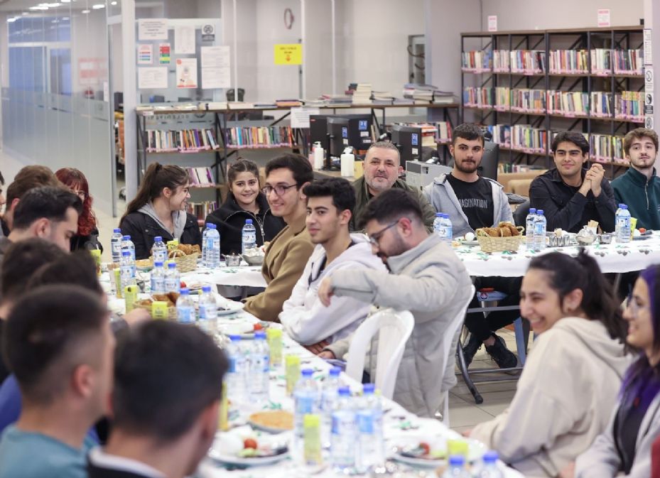 Sincan Belediye Başkanı Ercan, gençlerle sahur yaptı