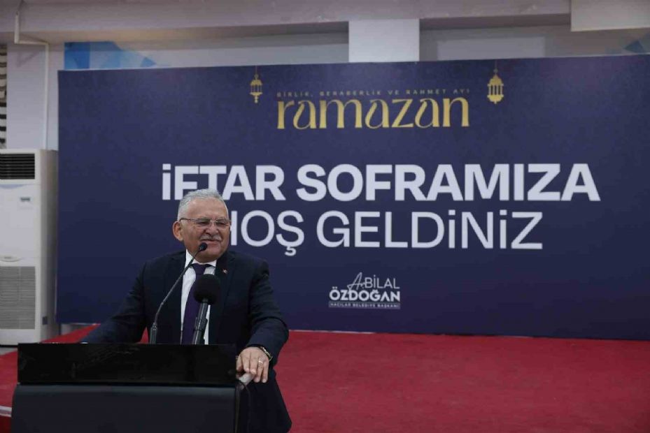 Başkan Büyükkılıç, iftar ve teravihte Hacılarlılar ile bir araya geldi