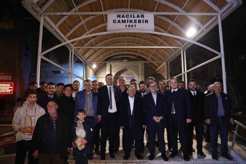 Başkan Büyükkılıç, iftar ve teravihte Hacılarlılar ile bir araya geldi