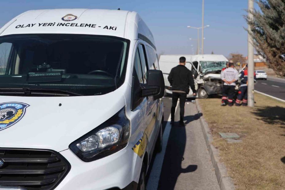 Nevşehir’de minibüs tıra arkadan çarptı: 1 ölü