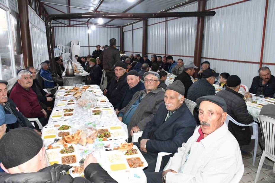 Çevre köylerden örnek aldılar, Ramazan’da tek iftar sofrası kurdular