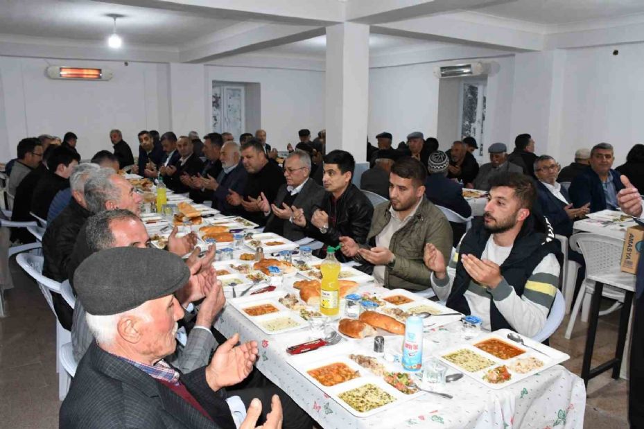 Çevre köylerden örnek aldılar, Ramazan’da tek iftar sofrası kurdular