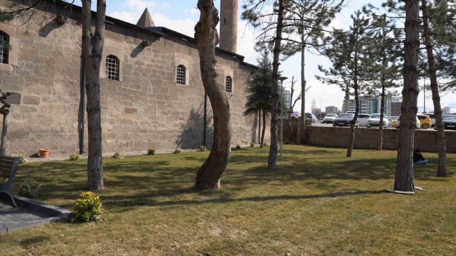 Melikgazi Belediyesi Lale Camii Ve Külliyesi’ni güzelleştiriyor