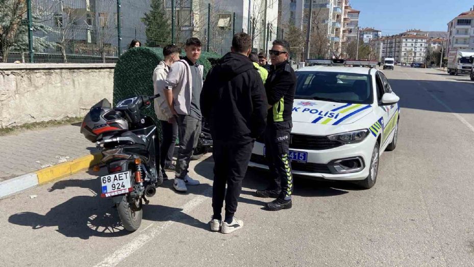 Aksaray’da polis motosikletlerin peşinde