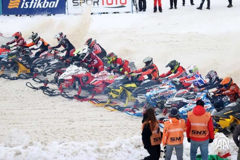 Erciyes’in zirvesinde Dünya Kar Motosikleti Şampiyonası için ger sayım başladı