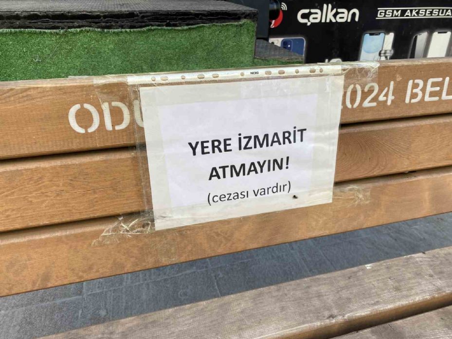 Vatandaşın ceza yememesi için esnaftan uyarı mesajı