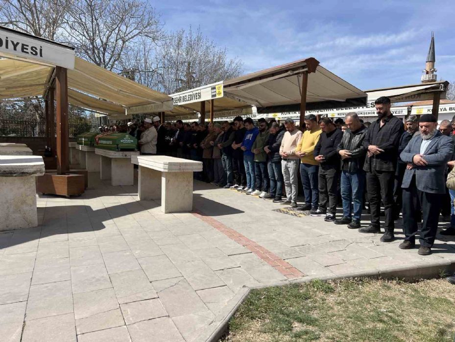 Konya’da boşanma aşamasındaki kocası tarafından öldürülen kadın son yolculuğuna uğurlandı