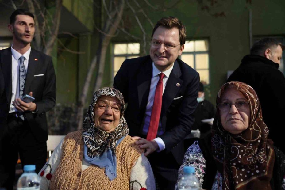 AK Parti Sağlık Politikaları Başkanı Yerebakan, hasta ve hasta yakınlarıyla iftarda bir araya geldi