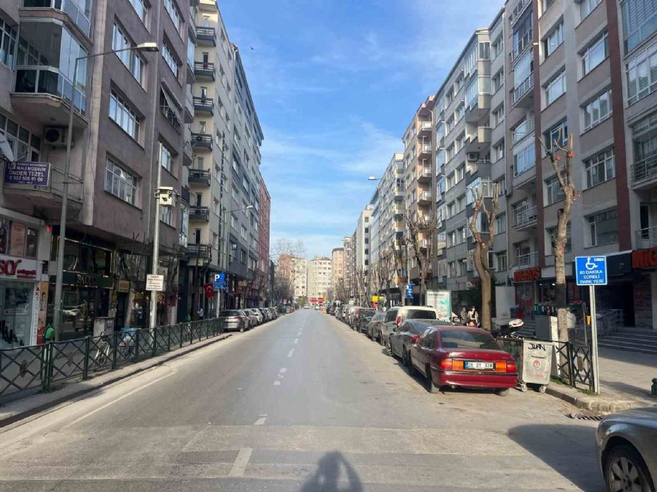 Dünya Kadınlar Günü’ndeki yoğunluktan yararlanan kadın hırsız iş başında