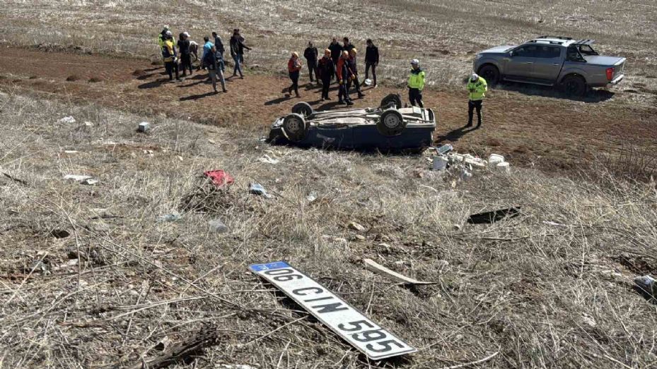 Yoldan çıkan Fiat Tofaş araç şarampole uçtu: 3’ü ağır 4 yaralı