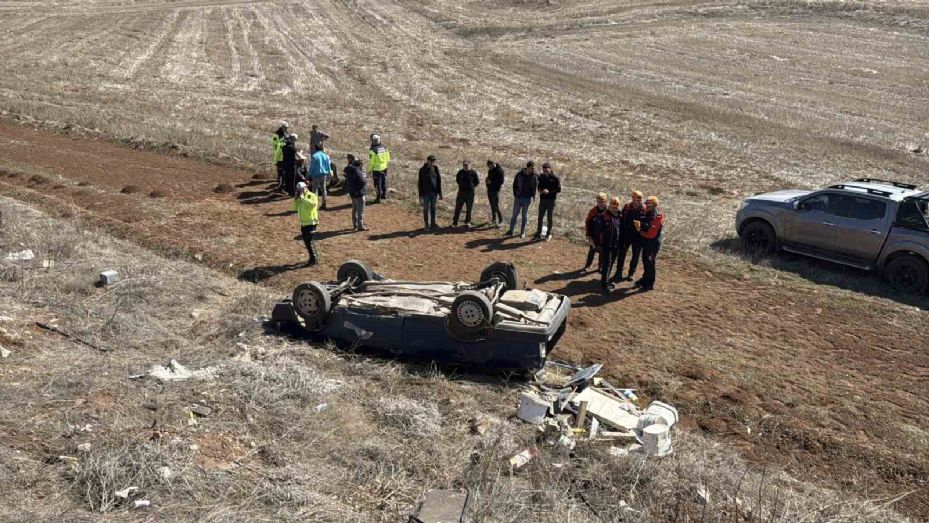 Yoldan çıkan Fiat Tofaş araç şarampole uçtu: 3’ü ağır 4 yaralı