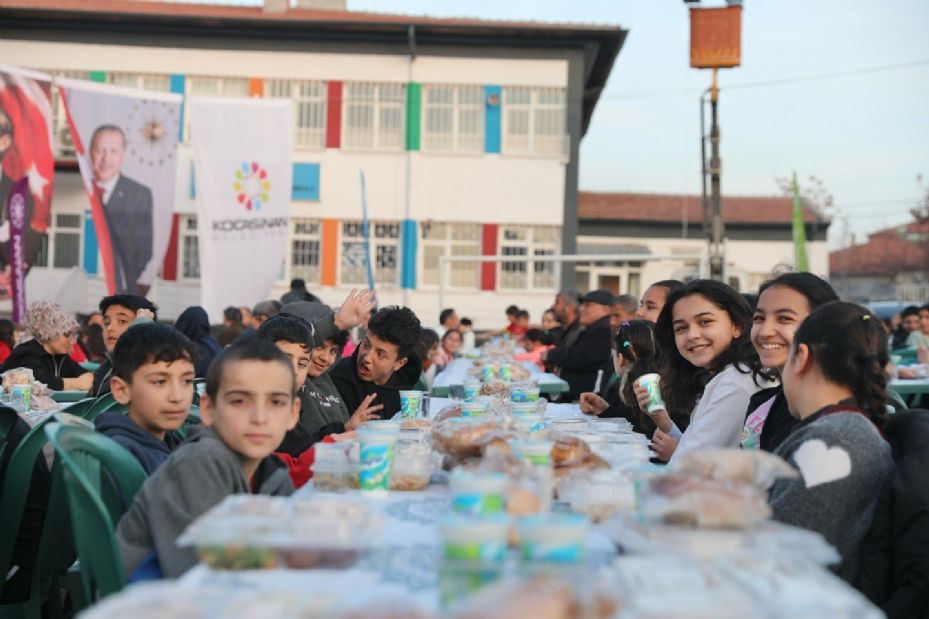 Başkan Çolakbayrakdar: "Sofralarımızdan bereket, gönüllerimizden muhabbet eksik olmasın"