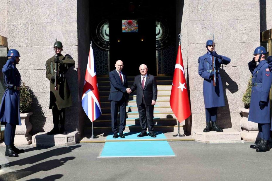 Milli Savunma Bakanı Güler, İngiltere Savunma Bakanı Healey ile bir araya geldi