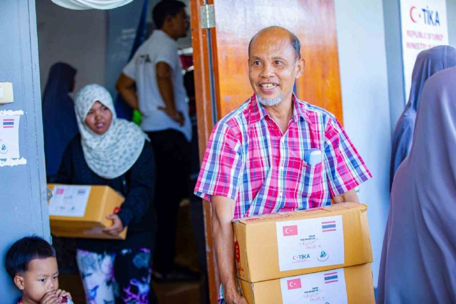 TİKA’dan Tayland’da selden etkilenen 900 aileye gıda paketi