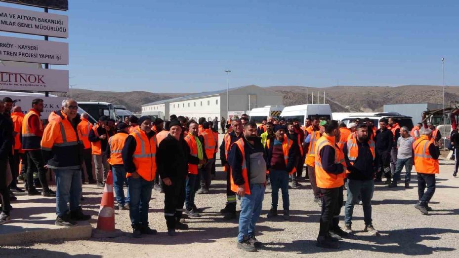 Yozgat’ta Yüksek Hızlı Tren şantiyesi işçileri iş bıraktı