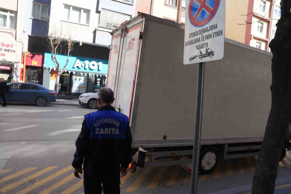 Hatalı park yapanlara büyükşehir zabıtasından taviz yok