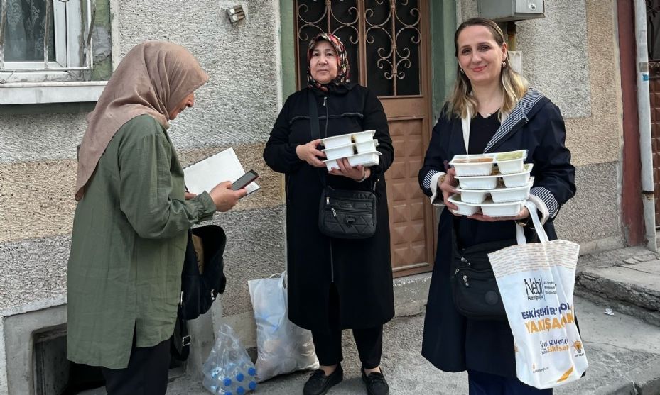 AK Parti Kadın Kolları Eskişehir İl Başkanlığı’ndan Ramazan dayanışması