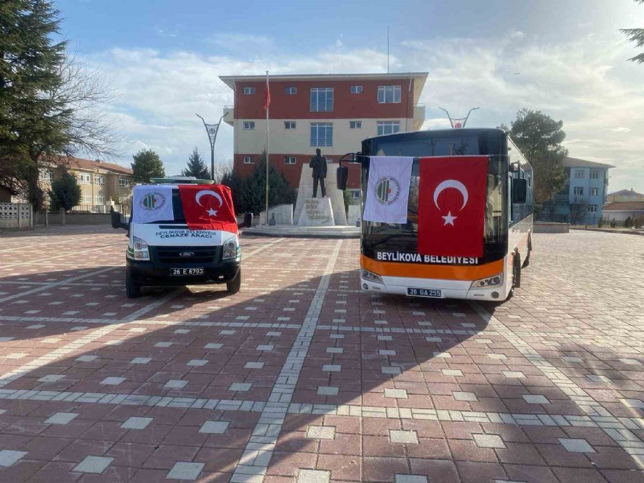 Büyükşehir’den Beylikova’ya otobüs ve cenaze aracı hibe edildi