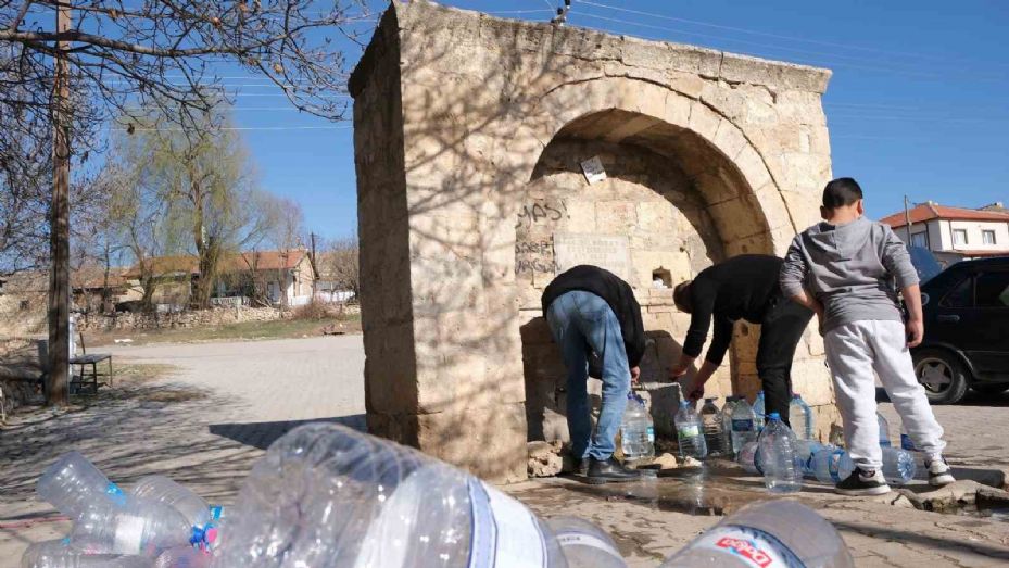 Karaman’da doğal kaynak sularının aktığı çeşmelere ilgi arttı