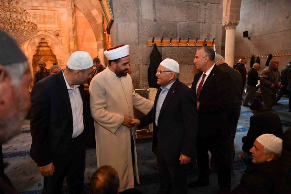 Kayseri Büyükşehir; Ramazan’da Camii Kebir’i ışıklandırdı