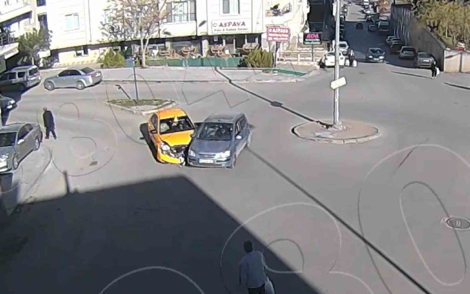 Kırıkkale’de trafik kazaları kameralara yansıdı