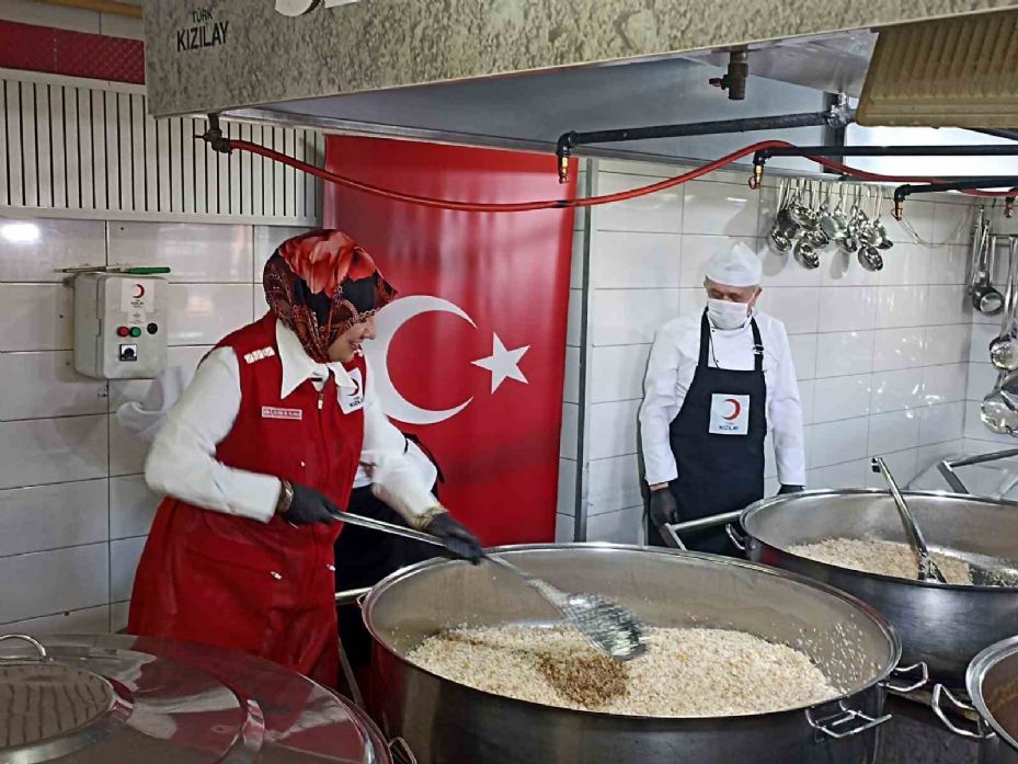 Türk Kızılay Ramazan bereketini aşevleriyle çoğaltıyor