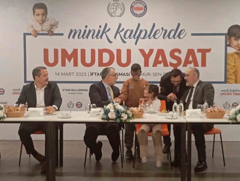 Bakan Işıkhan ‘Minik Kalplerde Umudu Yaşat’ iftar programına katıldı