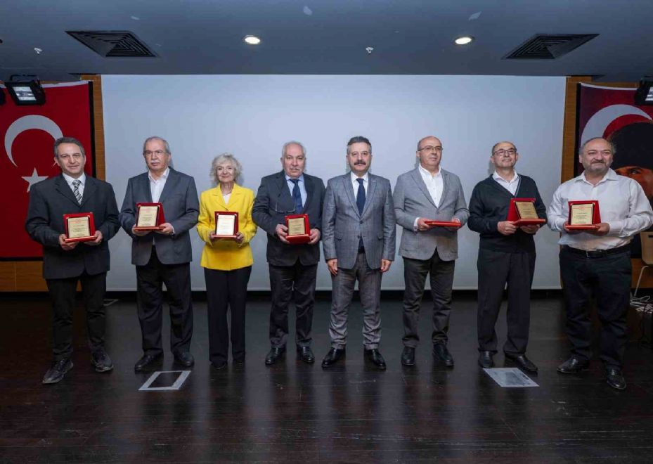 Vali Hüseyin Aksoy, Eskişehir Şehir Hastanesi’nde 14 Mart Tıp Bayramı’nı kutladı