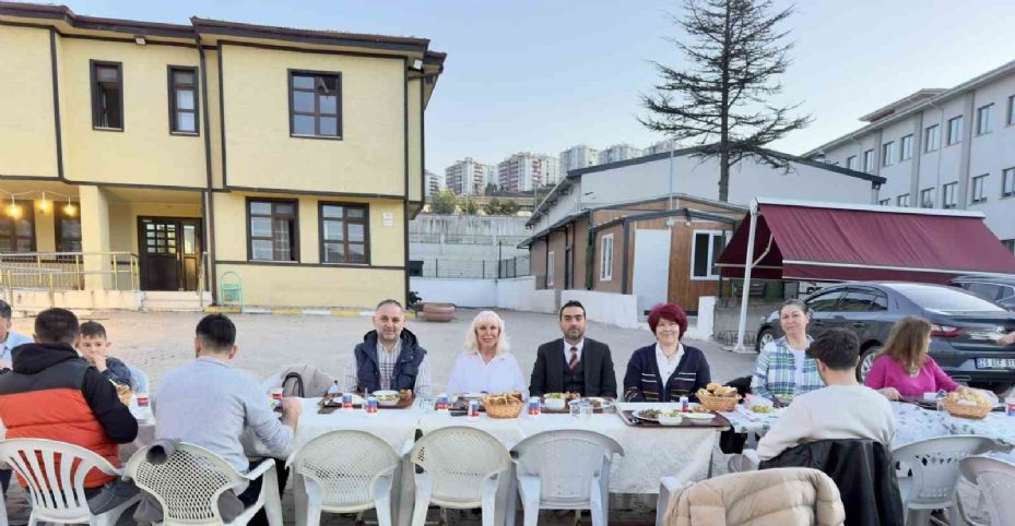 Aile ve Sosyal Hizmetler İl Müdürlüğü’nden çocuklara özel iftar programı