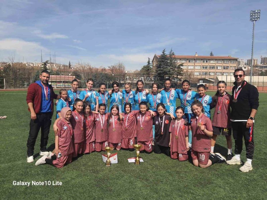 Beypazarı Akşemseddin Ortaokulu Ankara’yı Türkiye şampiyonasında temsil edecek