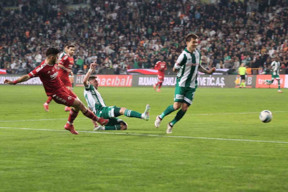 Trendyol Süper Lig: Konyaspor: 1 - Beşiktaş: 0 (İlk yarı)