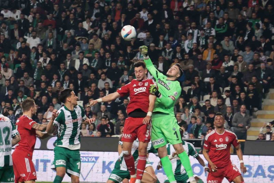 Trendyol Süper Lig: Konyaspor: 1 - Beşiktaş: 0 (İlk yarı)