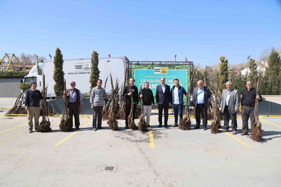 Konya Büyükşehir tarımsal kalkınma için bu sezon 72 bin meyve fidanı dağıtıyor