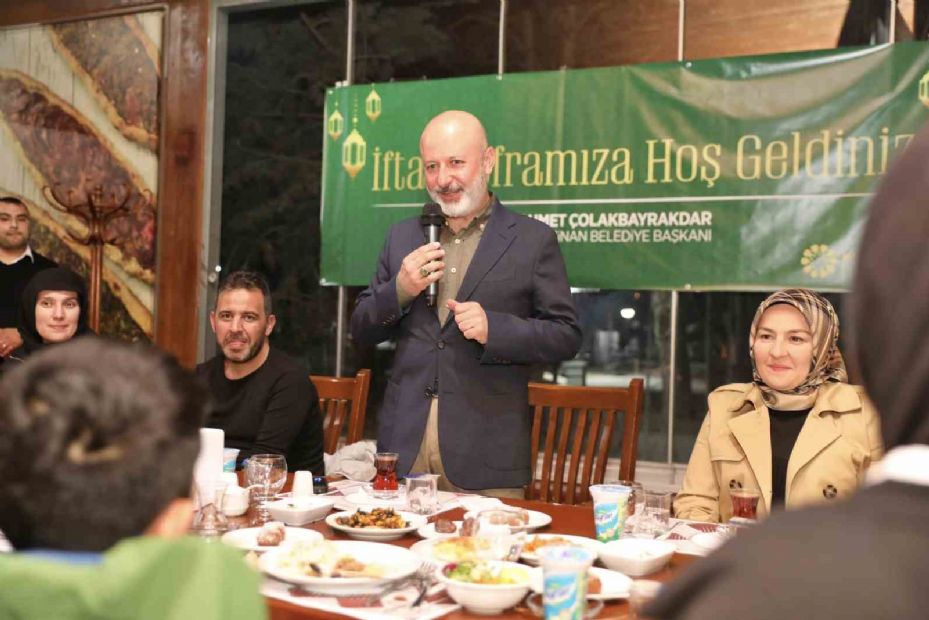 Başkan Çolakbayrakdar, iftarını yetim çocuklarla yaptı