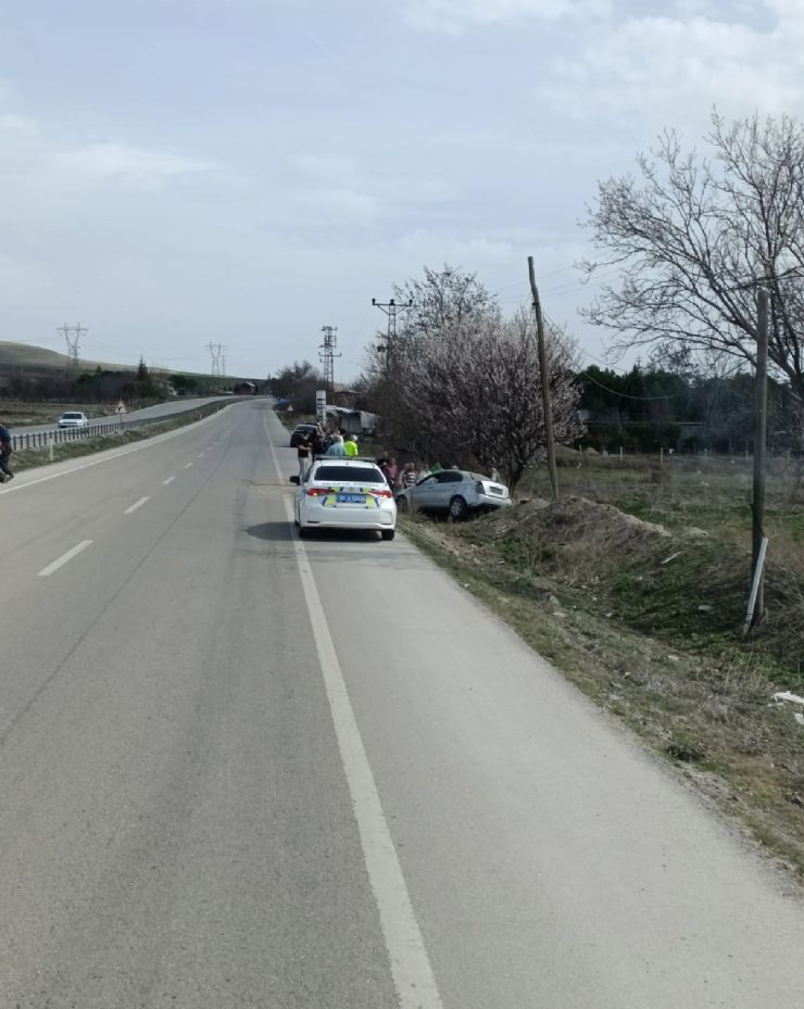 Ankara’da kontrolden çıkan araç şarampole uçtu: 3 yaralı