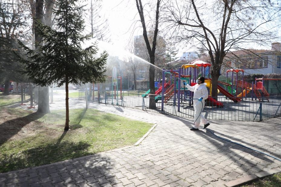 Bahar aylarının gelmesiyle Melikgazi Belediyesi ilaçlama çalışmalarına başladı