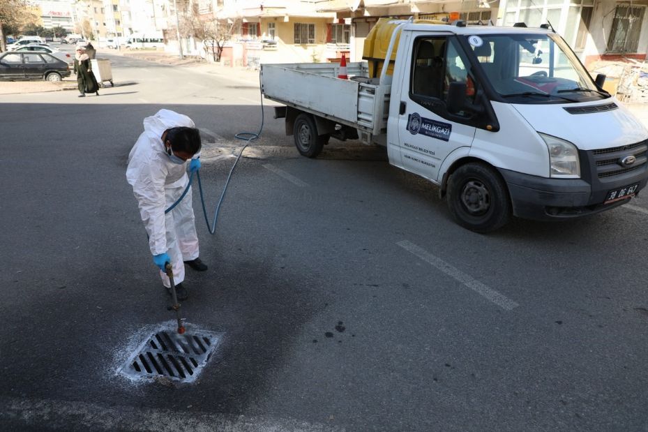 Bahar aylarının gelmesiyle Melikgazi Belediyesi ilaçlama çalışmalarına başladı