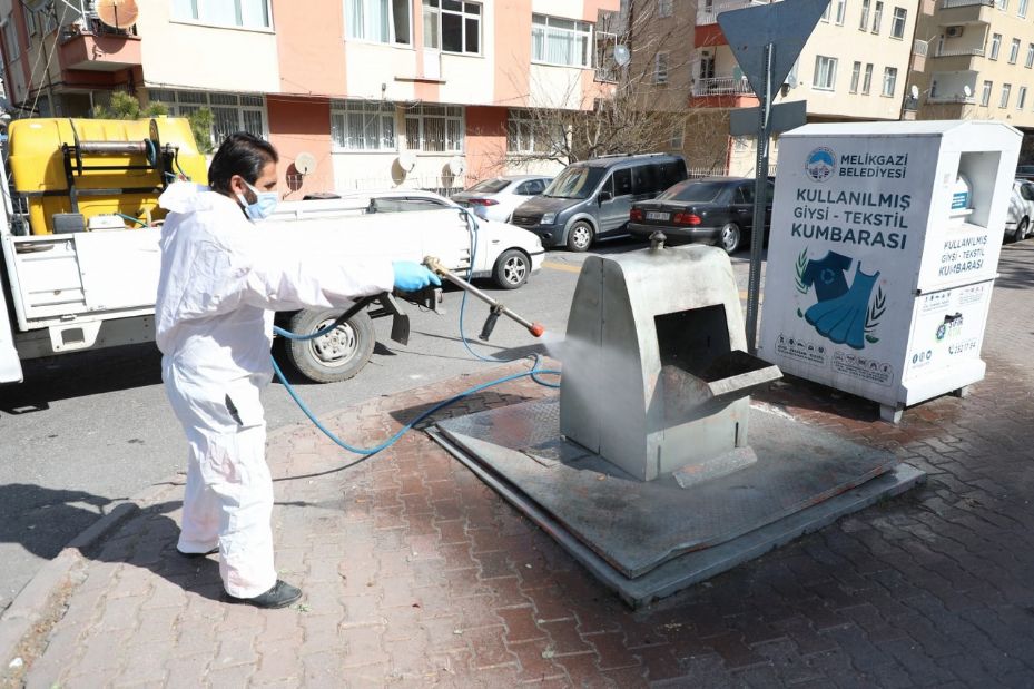 Bahar aylarının gelmesiyle Melikgazi Belediyesi ilaçlama çalışmalarına başladı