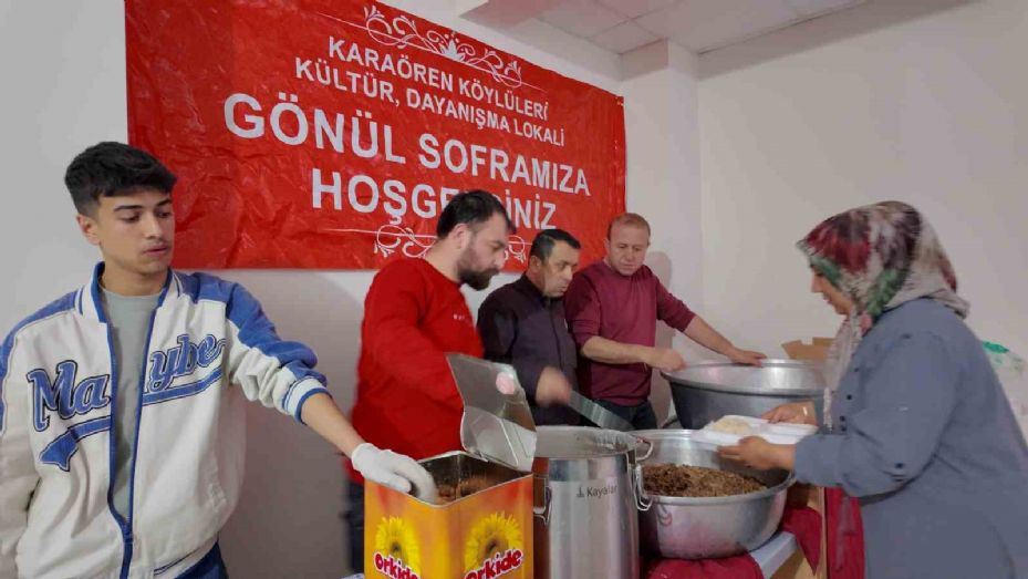 İmece usülü düzenlenen iftar yemeğine 300 vatandaş katıldı