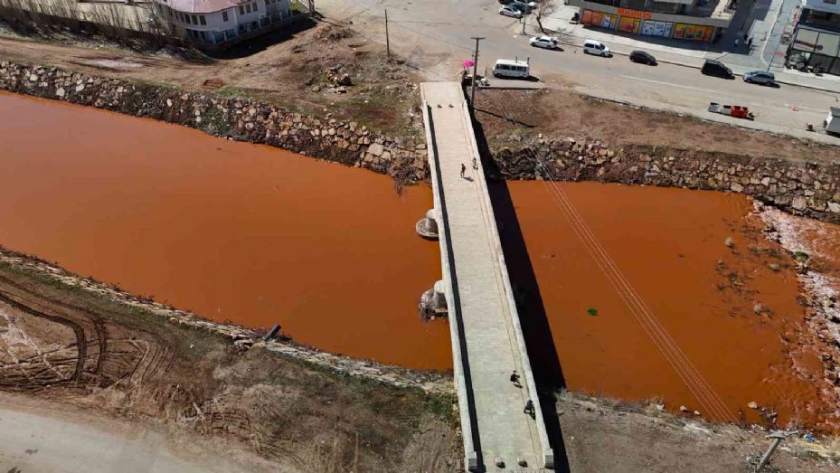 Sivas’ta ilginç doğa olayı havadan görüntülendi