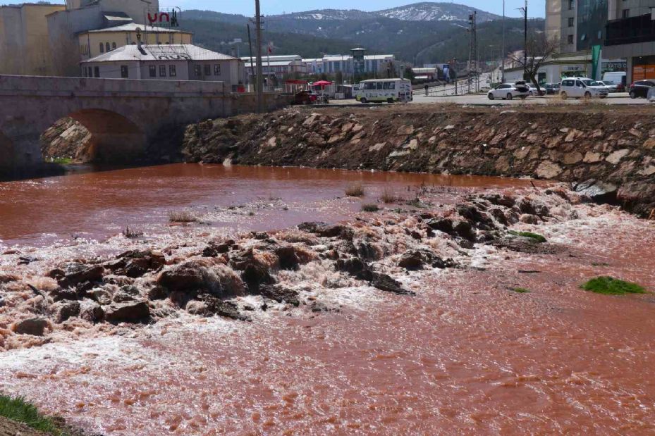 Sivas’ta ilginç doğa olayı havadan görüntülendi