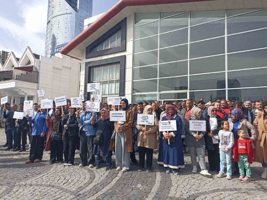 Doruk Madencilik işçileri aileleriyle Yıldızlar Holding önünde