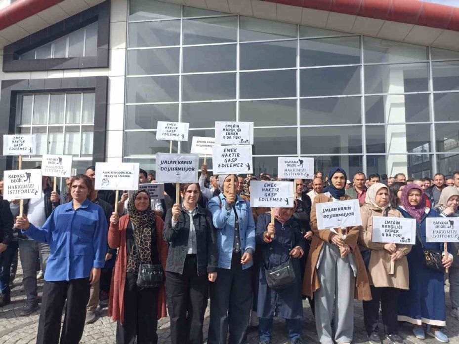 Doruk Madencilik işçileri aileleriyle Yıldızlar Holding önünde