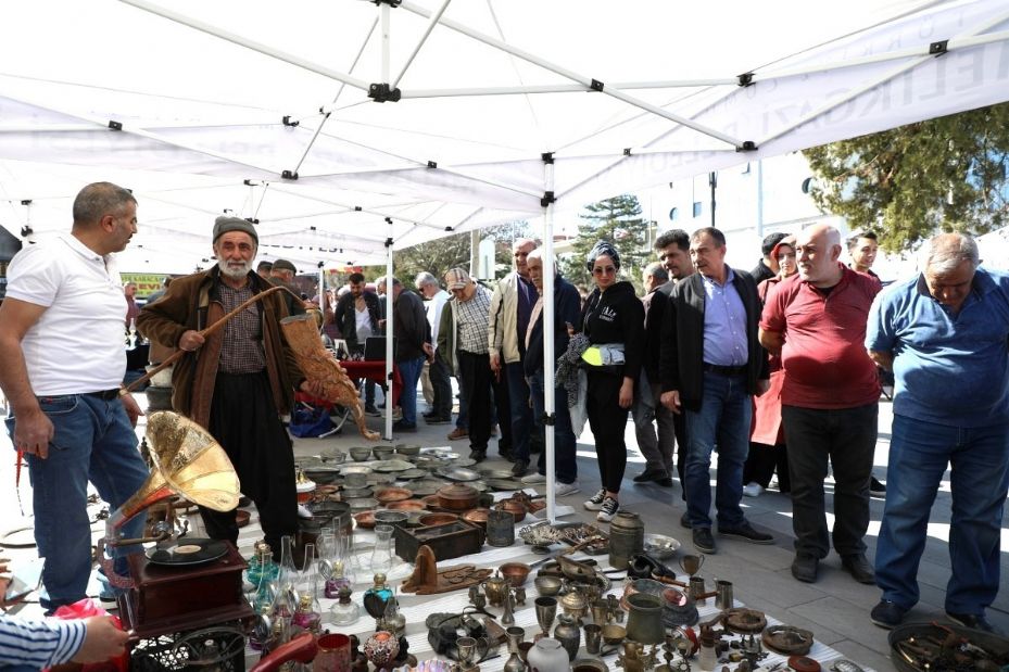 Melikgazi’nin Antika Pazarı’na yoğun ilgi