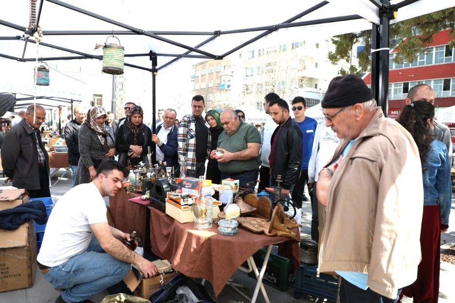 Melikgazi’nin Antika Pazarı’na yoğun ilgi