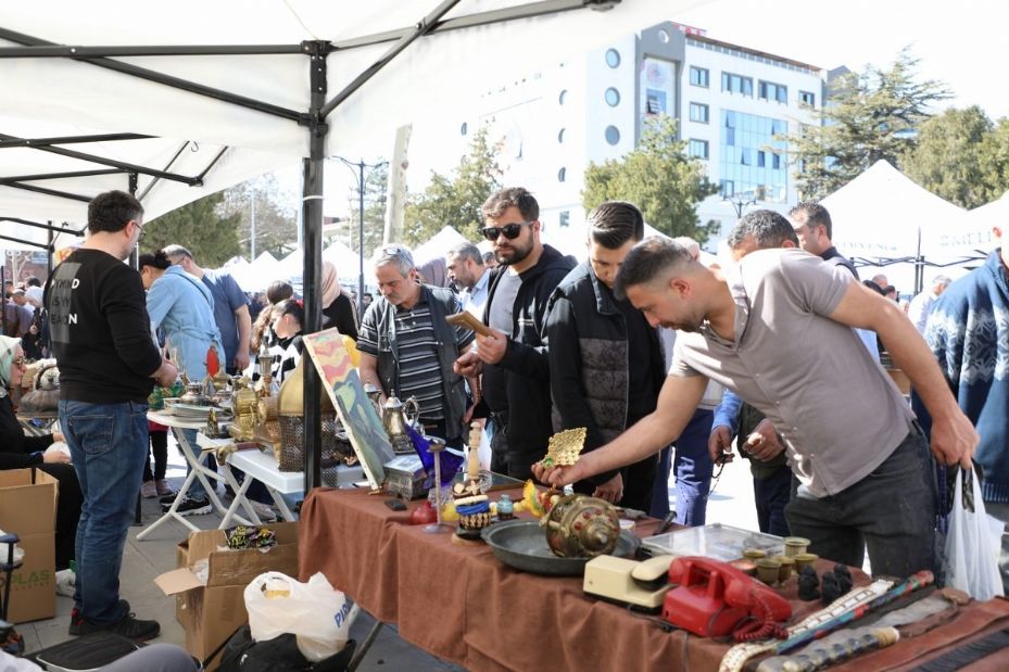 Melikgazi’nin Antika Pazarı’na yoğun ilgi