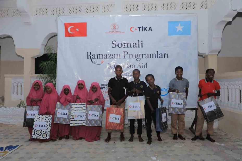 TİKA, Somali’de yetimlerin yüzünü gülümsetti