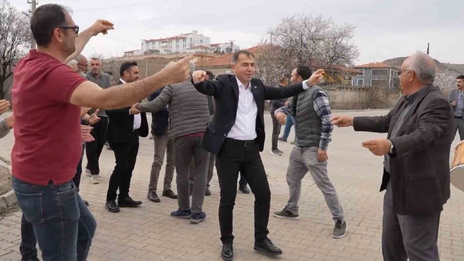 O ilçeye hızlı tren müjdesi: Vatandaşlar davul zurnayla kutladı