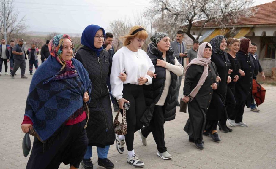 O ilçeye hızlı tren müjdesi: Vatandaşlar davul zurnayla kutladı