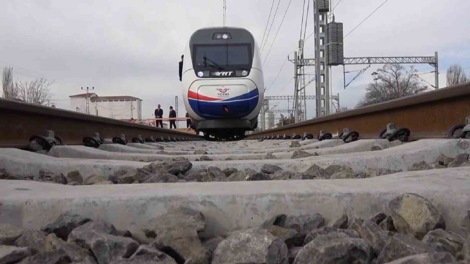 O ilçeye hızlı tren müjdesi: Vatandaşlar davul zurnayla kutladı